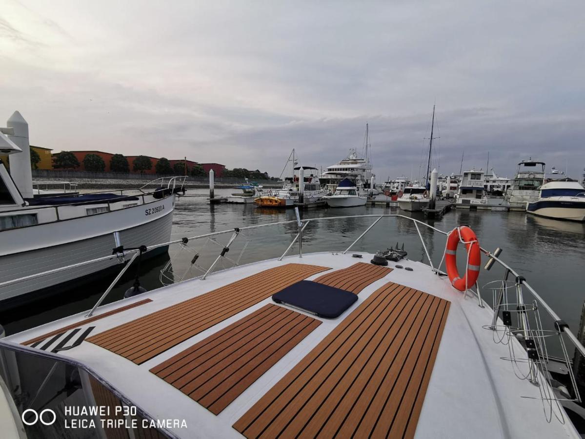 Sweet Elegant Boat Home @ Marina Waterfront Singapore Exterior photo